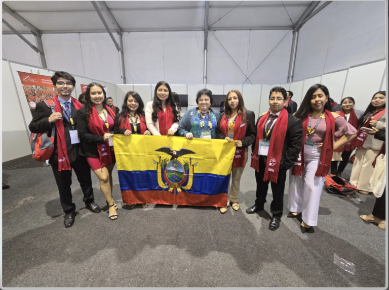 Estudiantes ecuatorianos destacan en congreso Expominas Perú 2024